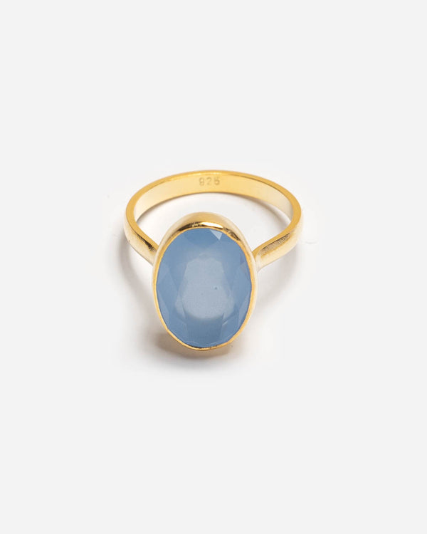 Ring mit ovalem, blauem Chalzedon